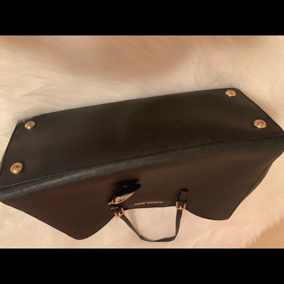 MICHAEL KORS Black Bag with Gold Hardware - Picture 2 of 6